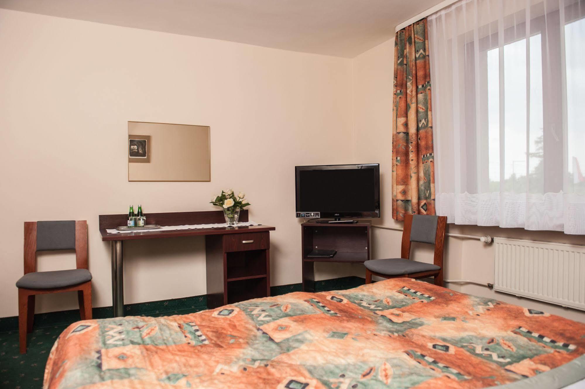 Parkhotel Economic Wielka Wies  Exterior foto